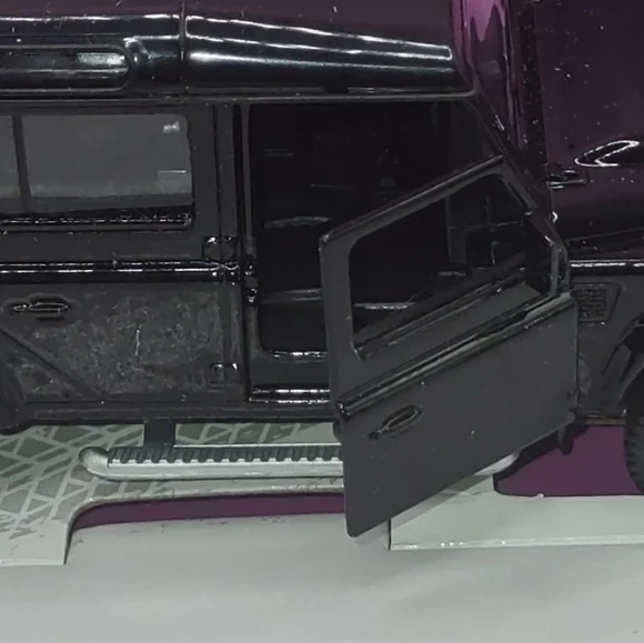 Land Rover - Picture 4 of 5